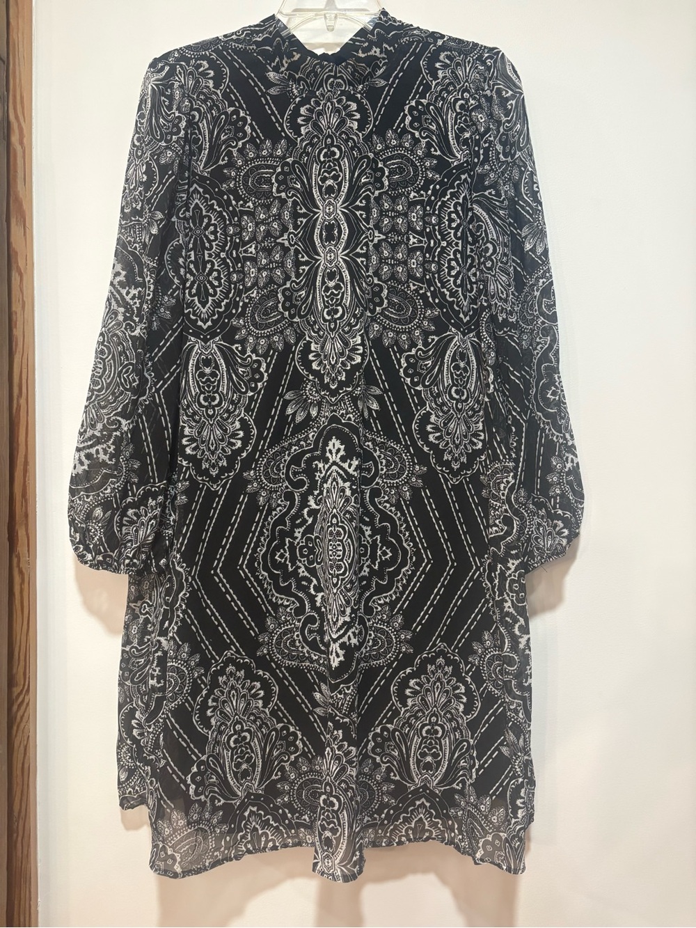 Signature by Robbie Bee Black and White Paisley Long-Sleeve Shift Dress